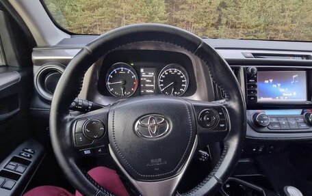 Toyota RAV4, 2017 год, 3 190 000 рублей, 14 фотография