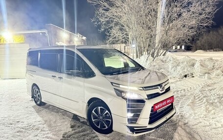 Toyota Voxy III, 2019 год, 2 980 000 рублей, 2 фотография