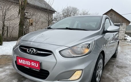 Hyundai Solaris II рестайлинг, 2012 год, 999 000 рублей, 1 фотография