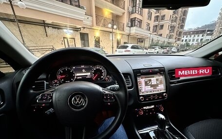 Volkswagen Touareg III, 2012 год, 1 890 000 рублей, 26 фотография