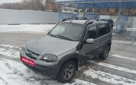 Chevrolet Niva I рестайлинг, 2017 год, 870 000 рублей, 2 фотография