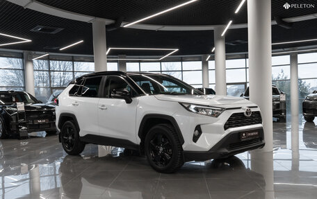 Toyota RAV4, 2022 год, 3 650 000 рублей, 2 фотография