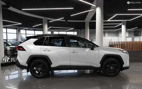 Toyota RAV4, 2022 год, 3 650 000 рублей, 8 фотография