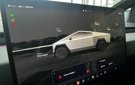 Tesla Cybertruck, 2024 год, 32 000 000 рублей, 15 фотография