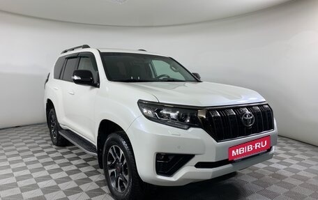 Toyota Land Cruiser Prado 150 рестайлинг 2, 2021 год, 6 970 000 рублей, 3 фотография