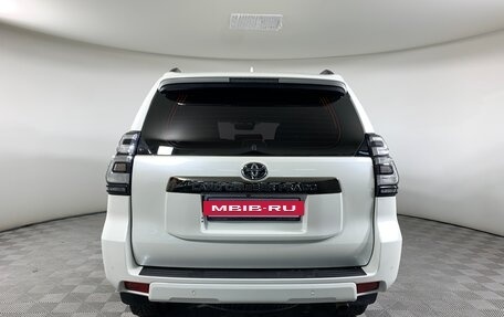 Toyota Land Cruiser Prado 150 рестайлинг 2, 2021 год, 6 970 000 рублей, 6 фотография