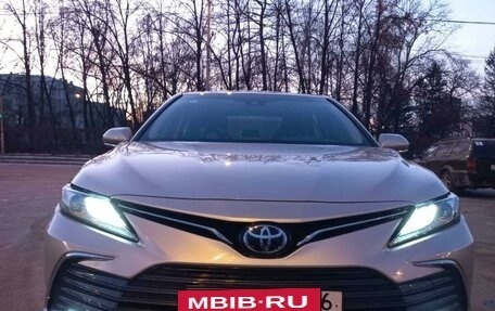 Toyota Camry, 2022 год, 3 650 000 рублей, 2 фотография