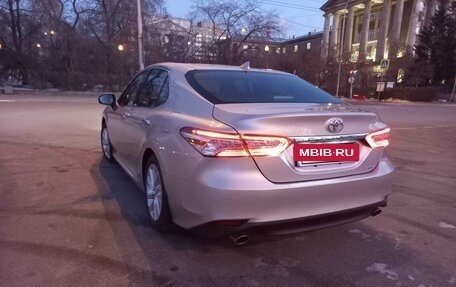 Toyota Camry, 2022 год, 3 650 000 рублей, 10 фотография