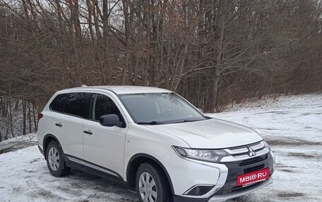 Mitsubishi Outlander III рестайлинг 3, 2017 год, 1 930 000 рублей, 5 фотография