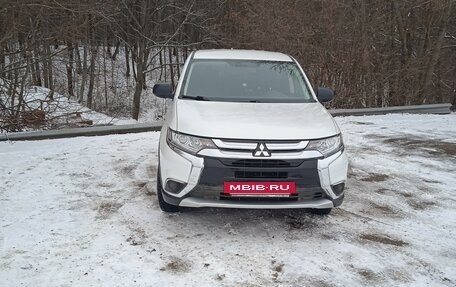 Mitsubishi Outlander III рестайлинг 3, 2017 год, 1 930 000 рублей, 6 фотография