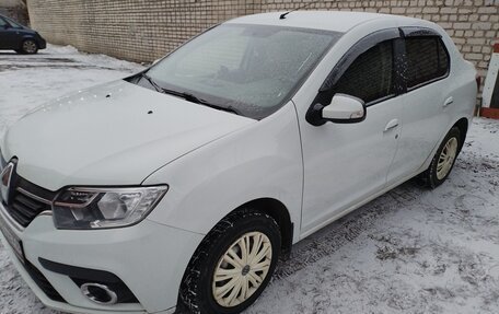 Renault Logan II, 2018 год, 915 000 рублей, 2 фотография