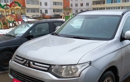 Mitsubishi Outlander III рестайлинг 3, 2013 год, 1 550 000 рублей, 2 фотография