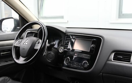 Mitsubishi Outlander III рестайлинг 3, 2014 год, 1 609 000 рублей, 10 фотография