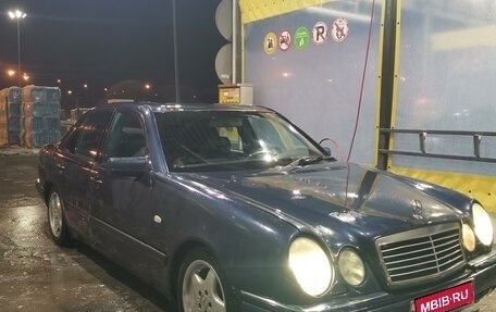 Mercedes-Benz E-Класс, 1998 год, 250 000 рублей, 1 фотография