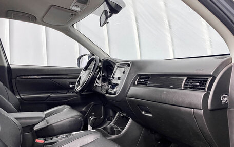 Mitsubishi Outlander III рестайлинг 3, 2016 год, 2 146 000 рублей, 13 фотография