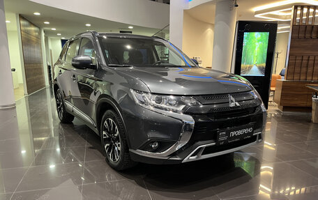 Mitsubishi Outlander III рестайлинг 3, 2022 год, 2 999 000 рублей, 5 фотография