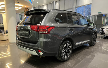 Mitsubishi Outlander III рестайлинг 3, 2022 год, 2 999 000 рублей, 9 фотография