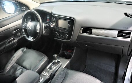 Mitsubishi Outlander III рестайлинг 3, 2014 год, 1 299 800 рублей, 3 фотография