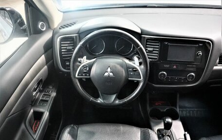 Mitsubishi Outlander III рестайлинг 3, 2014 год, 1 299 800 рублей, 10 фотография