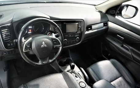 Mitsubishi Outlander III рестайлинг 3, 2014 год, 1 299 800 рублей, 8 фотография