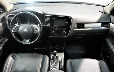 Mitsubishi Outlander III рестайлинг 3, 2014 год, 1 299 800 рублей, 9 фотография