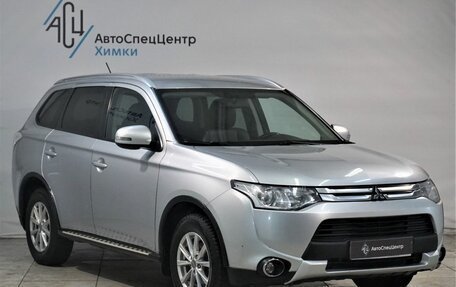 Mitsubishi Outlander III рестайлинг 3, 2014 год, 1 299 800 рублей, 13 фотография