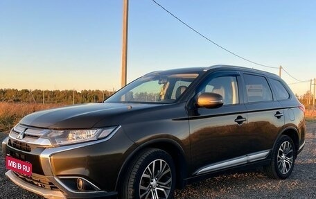 Mitsubishi Outlander III рестайлинг 3, 2015 год, 1 820 000 рублей, 1 фотография