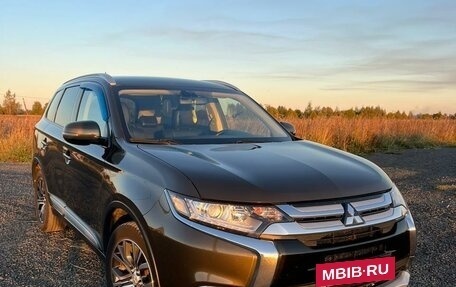 Mitsubishi Outlander III рестайлинг 3, 2015 год, 1 820 000 рублей, 4 фотография