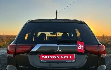 Mitsubishi Outlander III рестайлинг 3, 2015 год, 1 820 000 рублей, 7 фотография