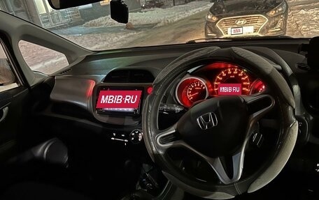 Honda Fit III, 2010 год, 730 000 рублей, 7 фотография