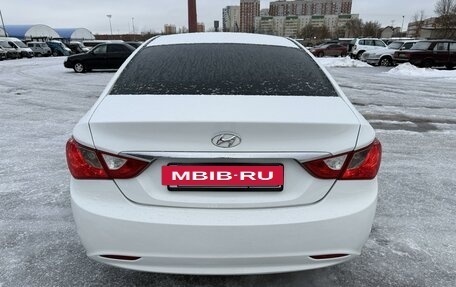 Hyundai Sonata VI, 2011 год, 850 000 рублей, 4 фотография