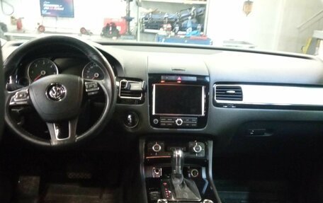 Volkswagen Touareg III, 2011 год, 1 750 000 рублей, 5 фотография