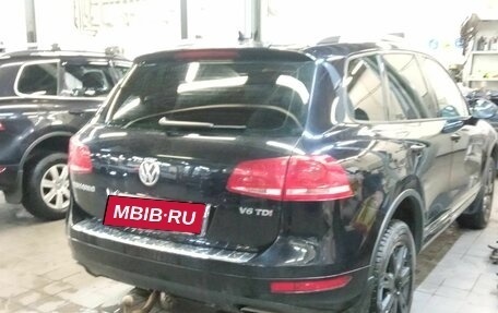 Volkswagen Touareg III, 2011 год, 1 750 000 рублей, 3 фотография