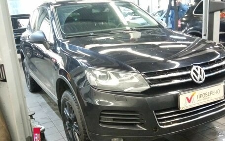 Volkswagen Touareg III, 2011 год, 1 750 000 рублей, 2 фотография