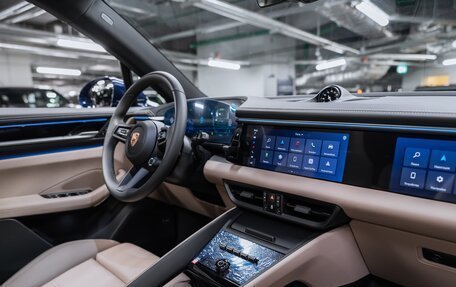 Porsche Macan, 2024 год, 18 000 000 рублей, 2 фотография