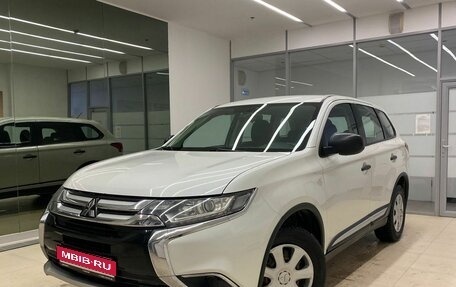 Mitsubishi Outlander III рестайлинг 3, 2016 год, 1 740 000 рублей, 1 фотография