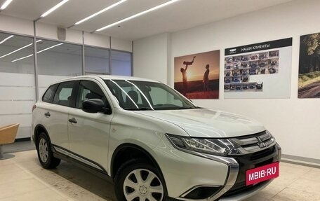 Mitsubishi Outlander III рестайлинг 3, 2016 год, 1 740 000 рублей, 3 фотография