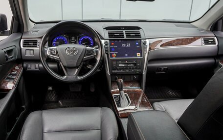 Toyota Camry, 2017 год, 2 550 000 рублей, 6 фотография