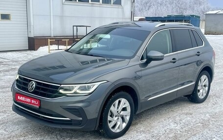 Volkswagen Tiguan II, 2021 год, 2 730 000 рублей, 1 фотография