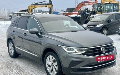 Volkswagen Tiguan II, 2021 год, 2 730 000 рублей, 2 фотография