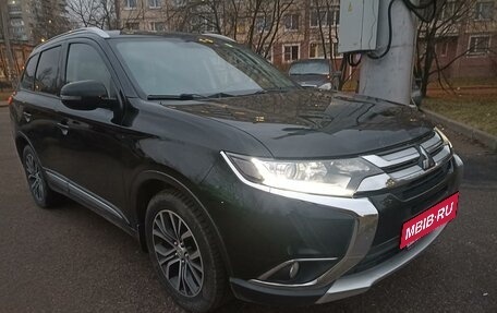 Mitsubishi Outlander III рестайлинг 3, 2016 год, 1 900 000 рублей, 11 фотография