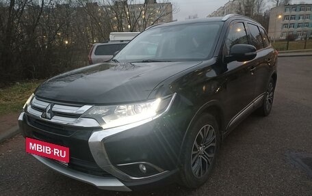 Mitsubishi Outlander III рестайлинг 3, 2016 год, 1 900 000 рублей, 9 фотография