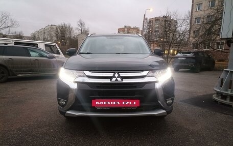 Mitsubishi Outlander III рестайлинг 3, 2016 год, 1 900 000 рублей, 17 фотография