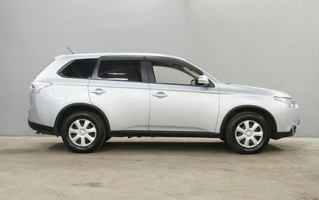 Mitsubishi Outlander III рестайлинг 3, 2014 год, 1 350 000 рублей, 5 фотография