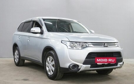 Mitsubishi Outlander III рестайлинг 3, 2014 год, 1 350 000 рублей, 3 фотография