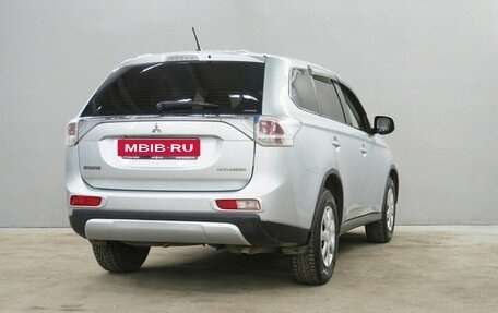 Mitsubishi Outlander III рестайлинг 3, 2014 год, 1 350 000 рублей, 6 фотография