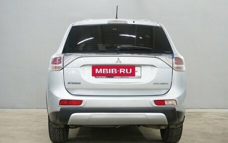 Mitsubishi Outlander III рестайлинг 3, 2014 год, 1 350 000 рублей, 7 фотография