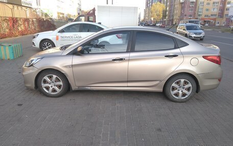 Hyundai Solaris II рестайлинг, 2011 год, 600 000 рублей, 10 фотография