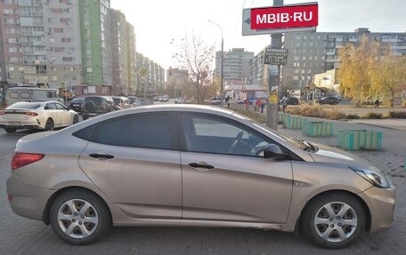 Hyundai Solaris II рестайлинг, 2011 год, 600 000 рублей, 6 фотография