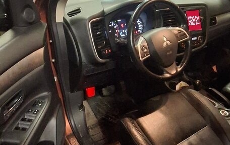 Mitsubishi Outlander III рестайлинг 3, 2012 год, 1 550 000 рублей, 6 фотография